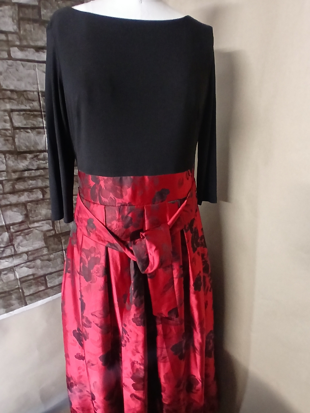 Jessica Howard Black and Red Floral Maxi Dress